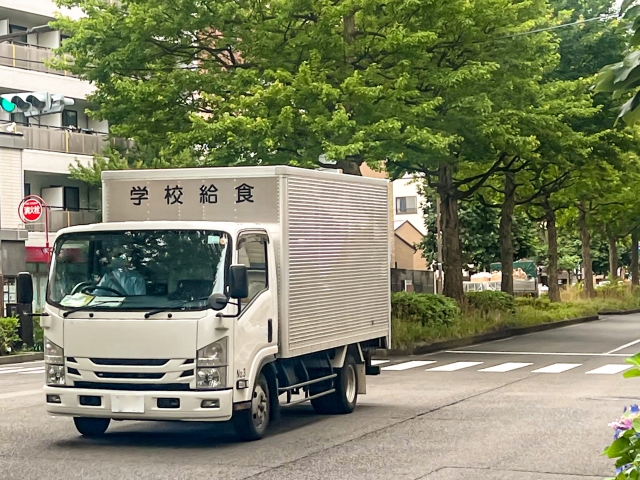 給食の配送・受け渡しイメージ